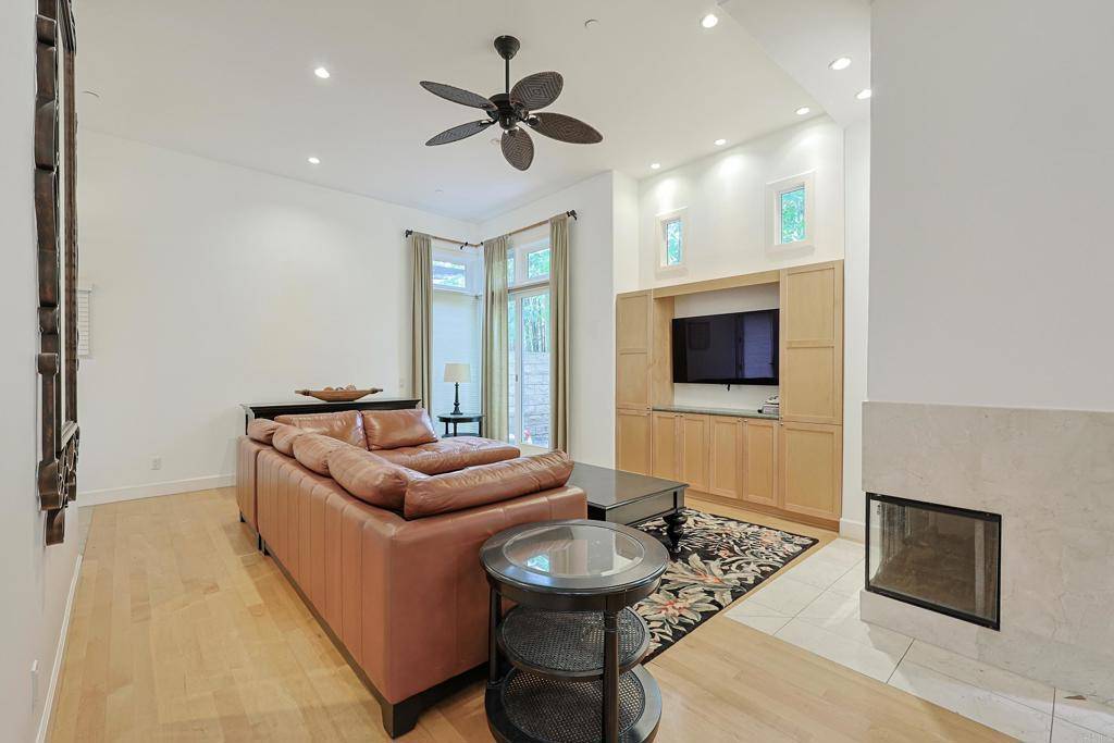 Coronado, CA 92118,936 10 ST