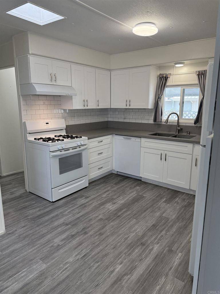 El Cajon, CA 92021,1174 E Main St Spc 102