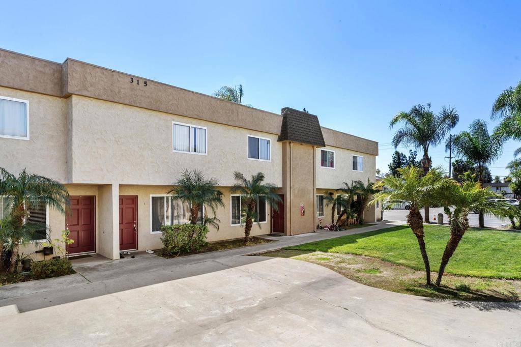 El Cajon, CA 92020,315 S Mollison Ave #2