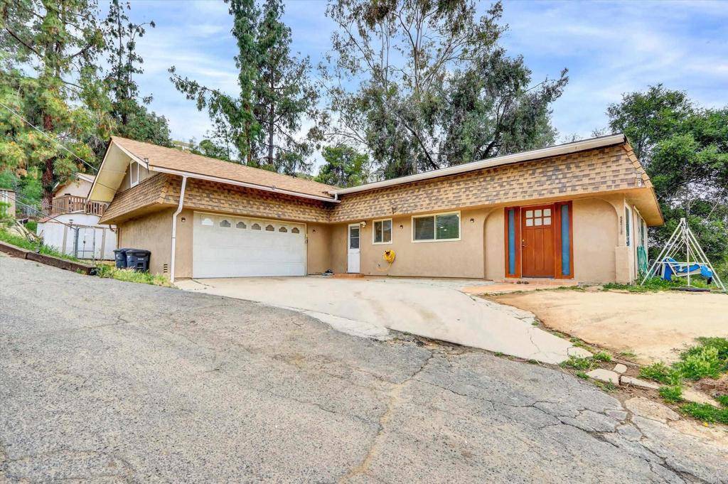 Lakeside, CA 92040,9518 Cypress St
