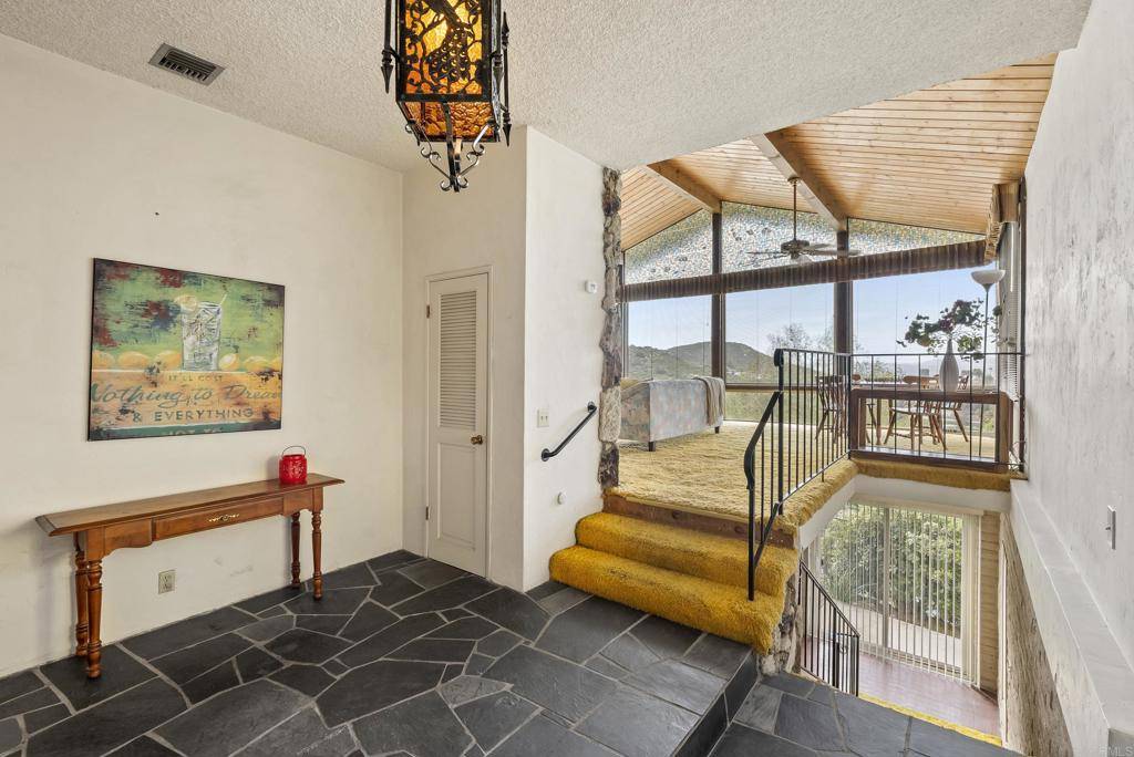 El Cajon, CA 92021,8011 Cindy Lynn Lane
