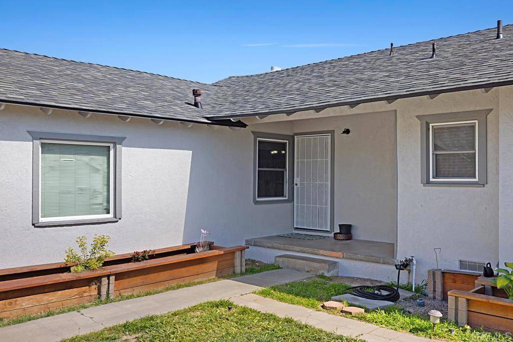 San Diego, CA 92139,6447 Seascape DR