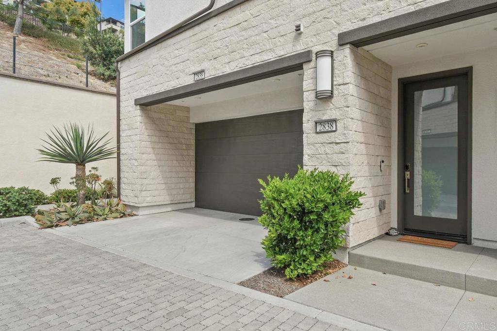 San Diego, CA 92108,2838 Avella CIR