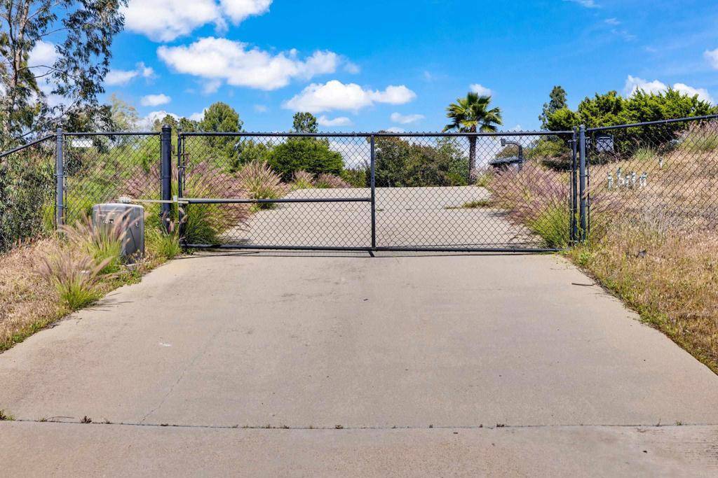 El Cajon, CA 92021,9878 Quail Canyon RD
