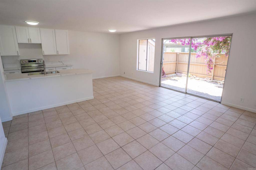 San Diego, CA 92139,6860 Panamint ROW #2