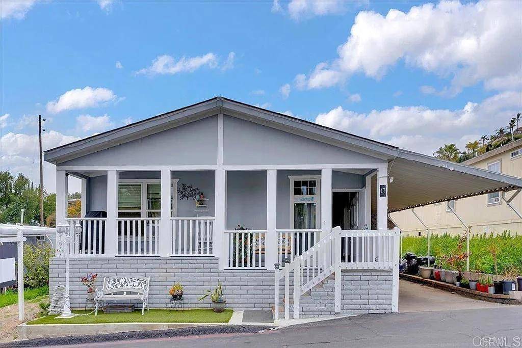 El Cajon, CA 92021,12970 Highway 8 Business SPC 17