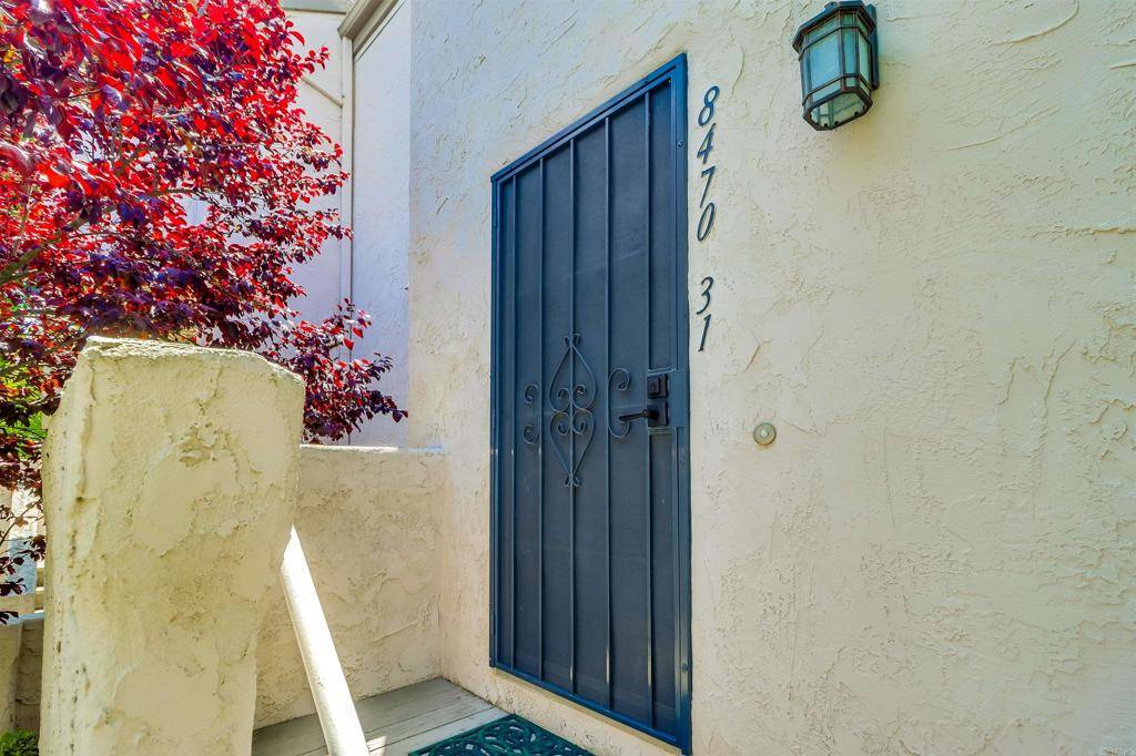 La Jolla, CA 92037,8470 Via Sonoma #31