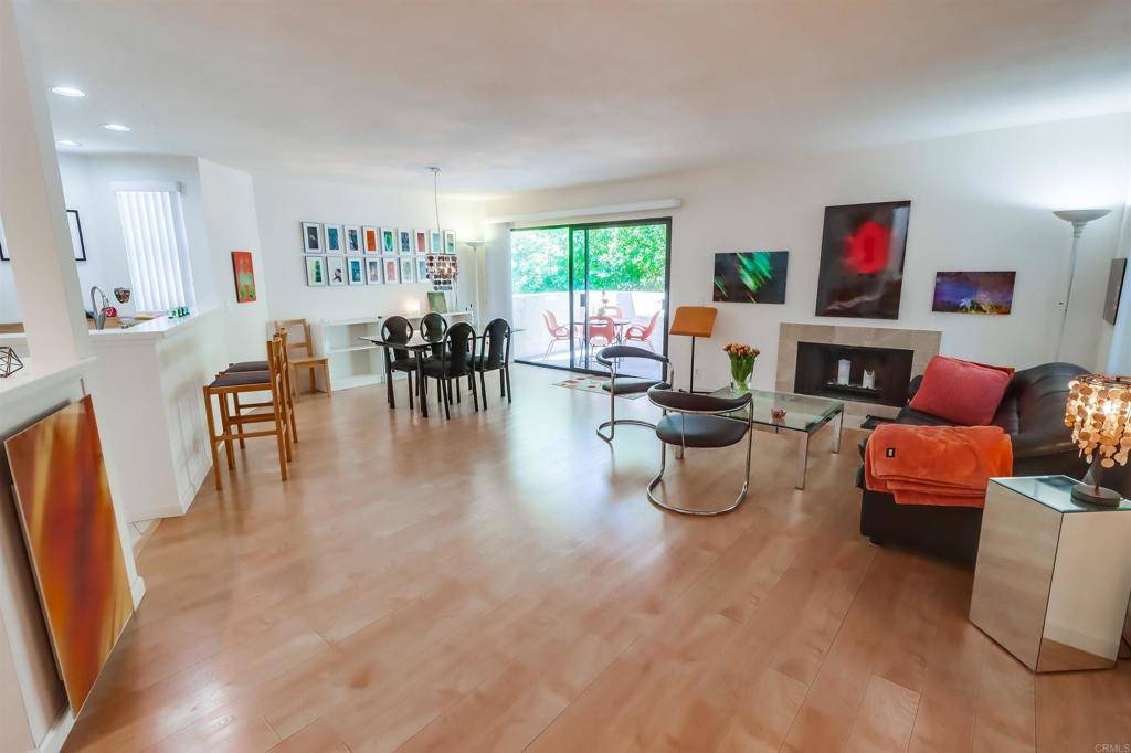 La Jolla, CA 92037,8470 Via Sonoma #31