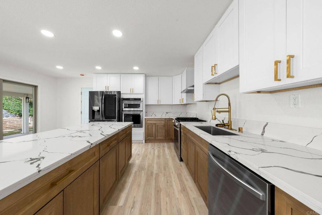 Santee, CA 92071,10442 Ken Ln.