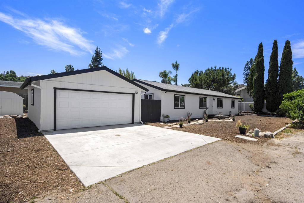 Santee, CA 92071,8620 Atlas View DR