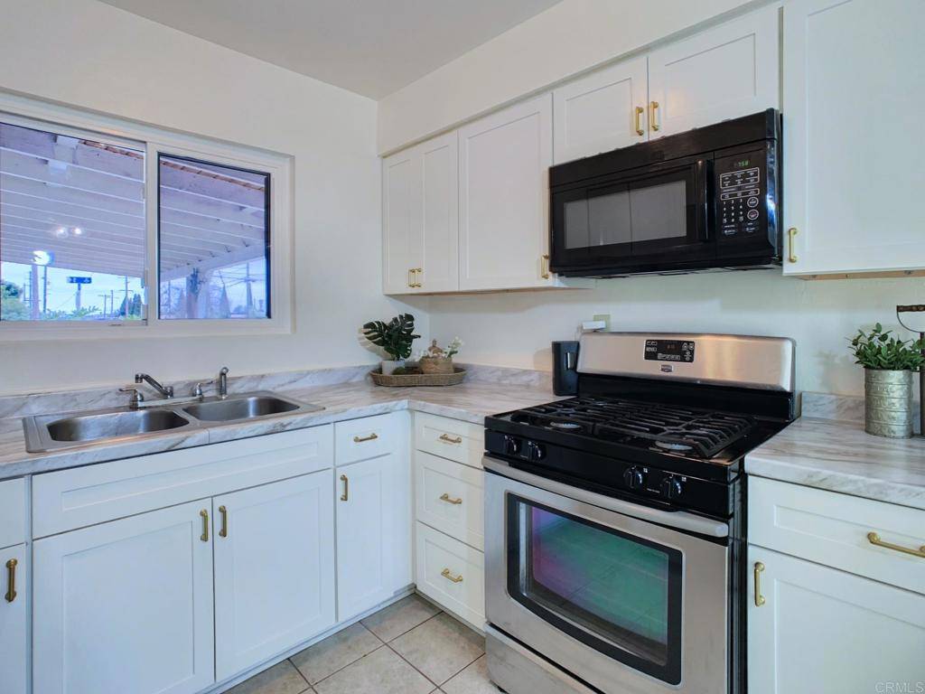 San Diego, CA 92102,3304 E ST