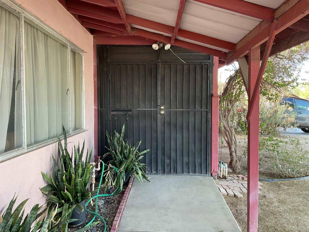 Calexico, CA 92231,722 N Preston DR E