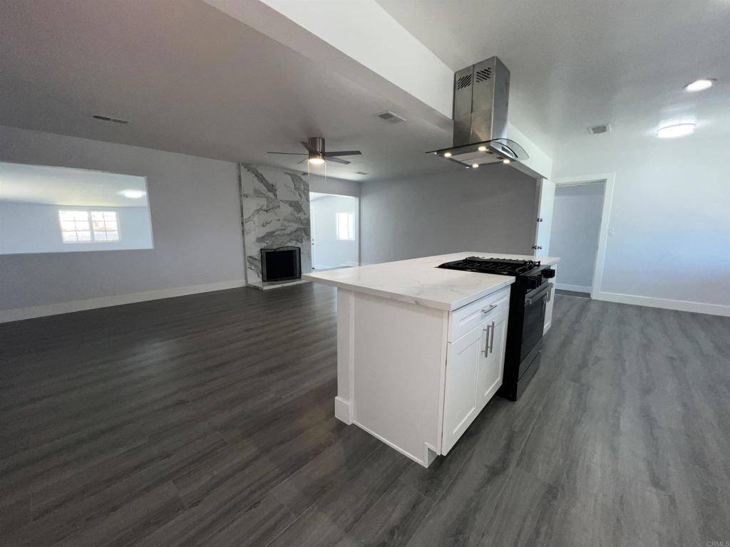 Spring Valley, CA 91977,633 Kempton
