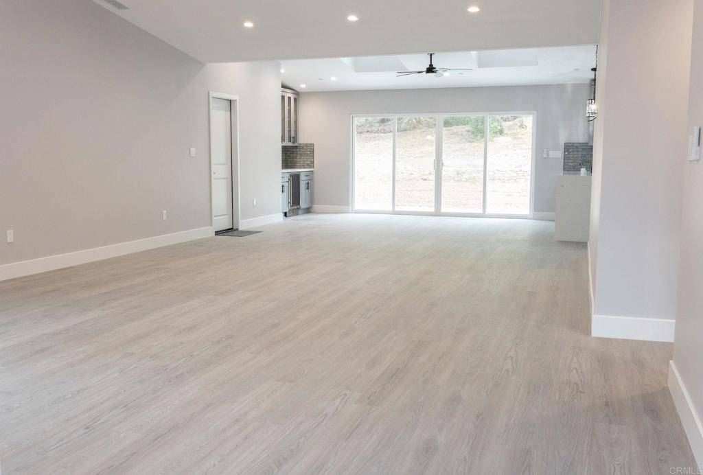 Lakeside, CA 92040,13233 Beechtree St