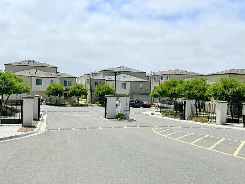 San Diego, CA 92154,5211 Beachfront Cove #12