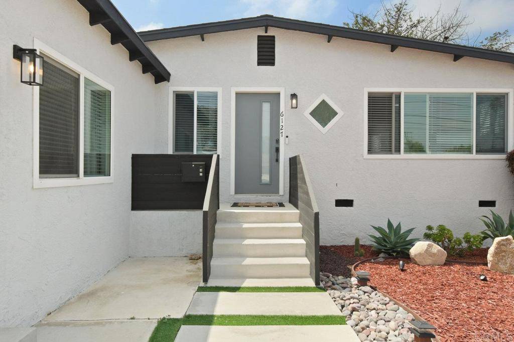 San Diego, CA 92139,6127 Winchester ST