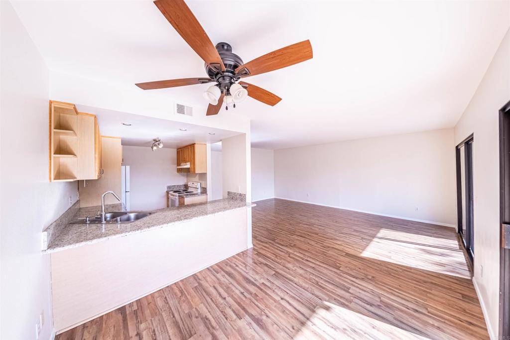 Carlsbad, CA 92009,2374 caringa #b