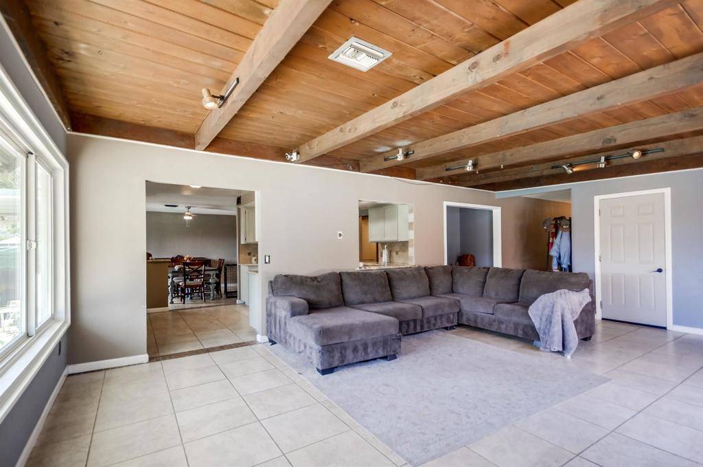 Lakeside, CA 92040,10020 Pino DR