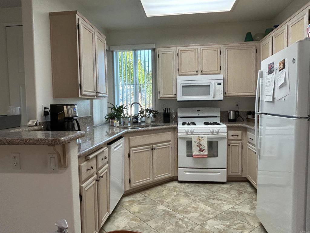 El Cajon, CA 92019,11422 Via Rancho San Diego #84
