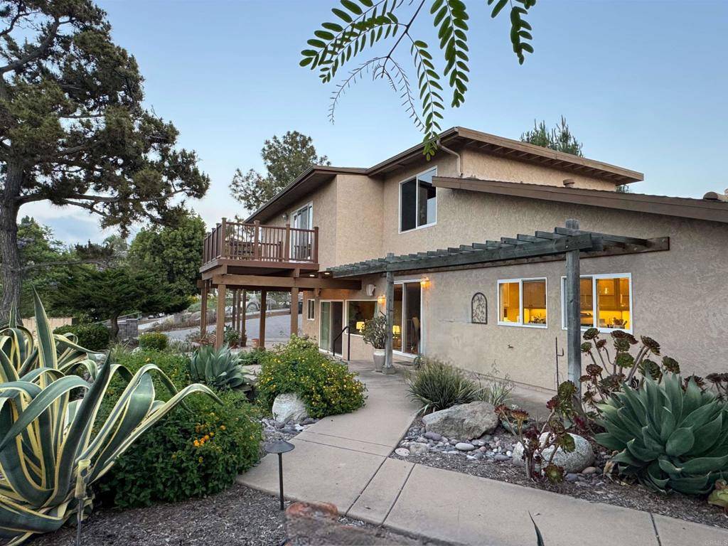 El Cajon, CA 92019,1050 Vista Sierra DR