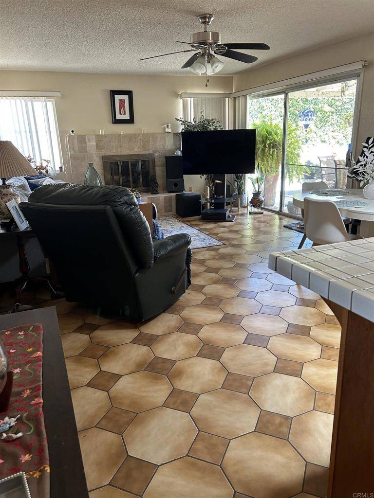 Bonita, CA 91902,5722 Central AVE