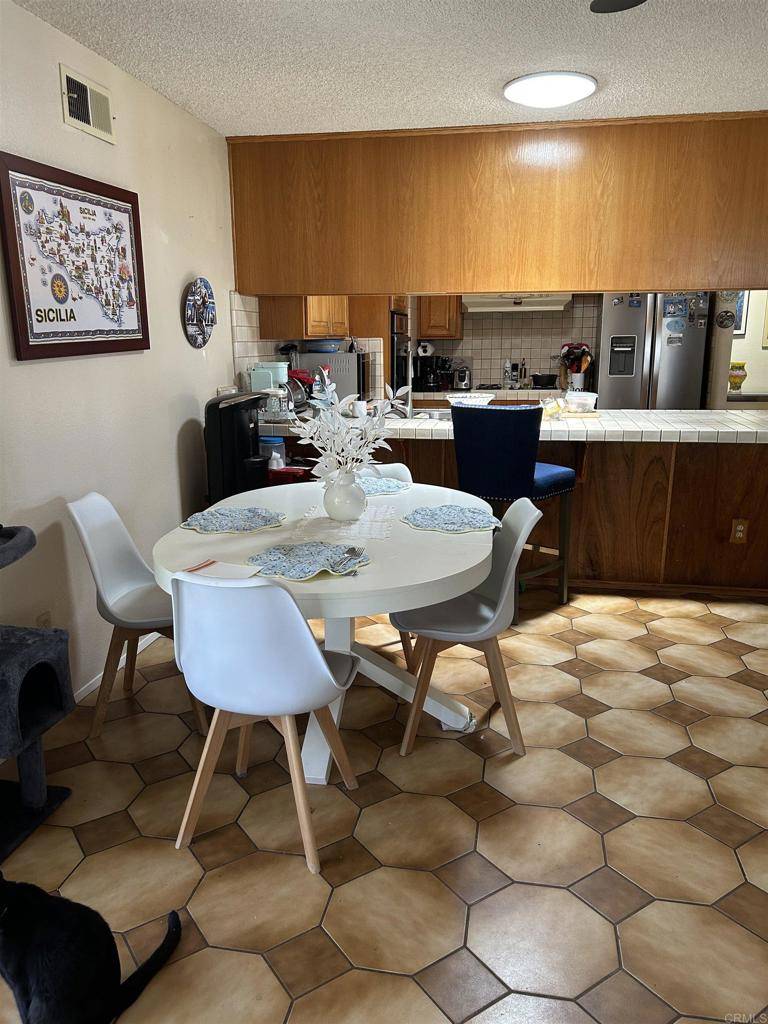 Bonita, CA 91902,5722 Central AVE