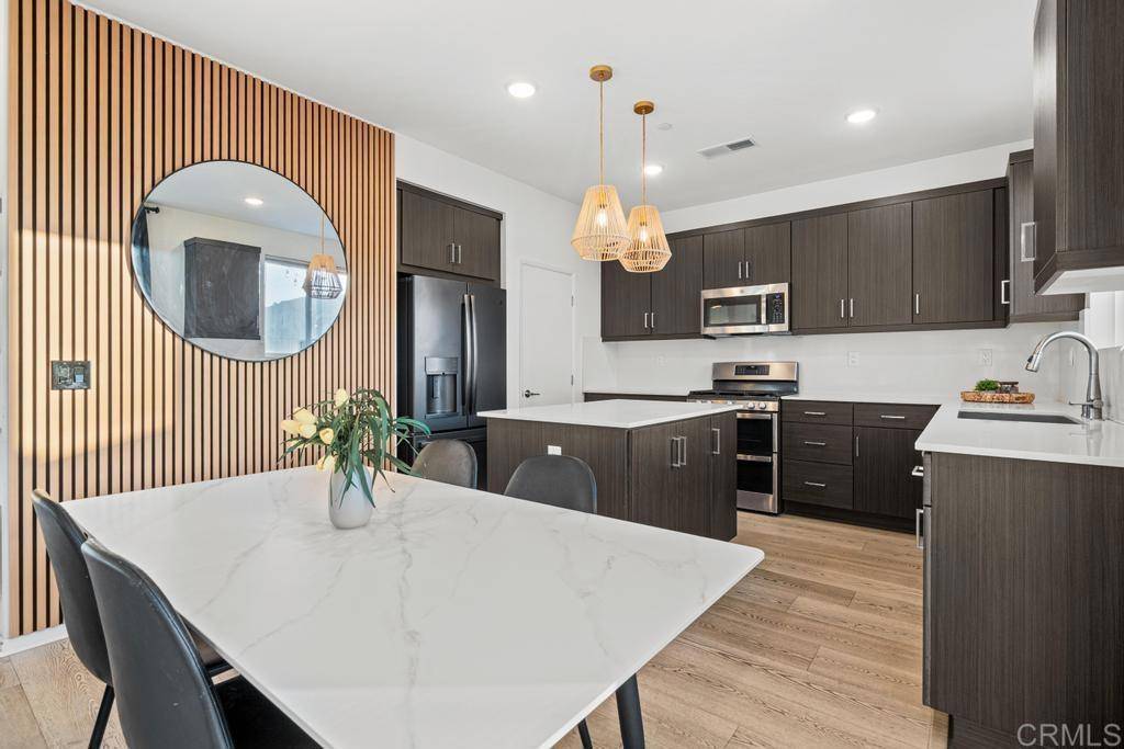 Fallbrook, CA 92028,204 Hass LN