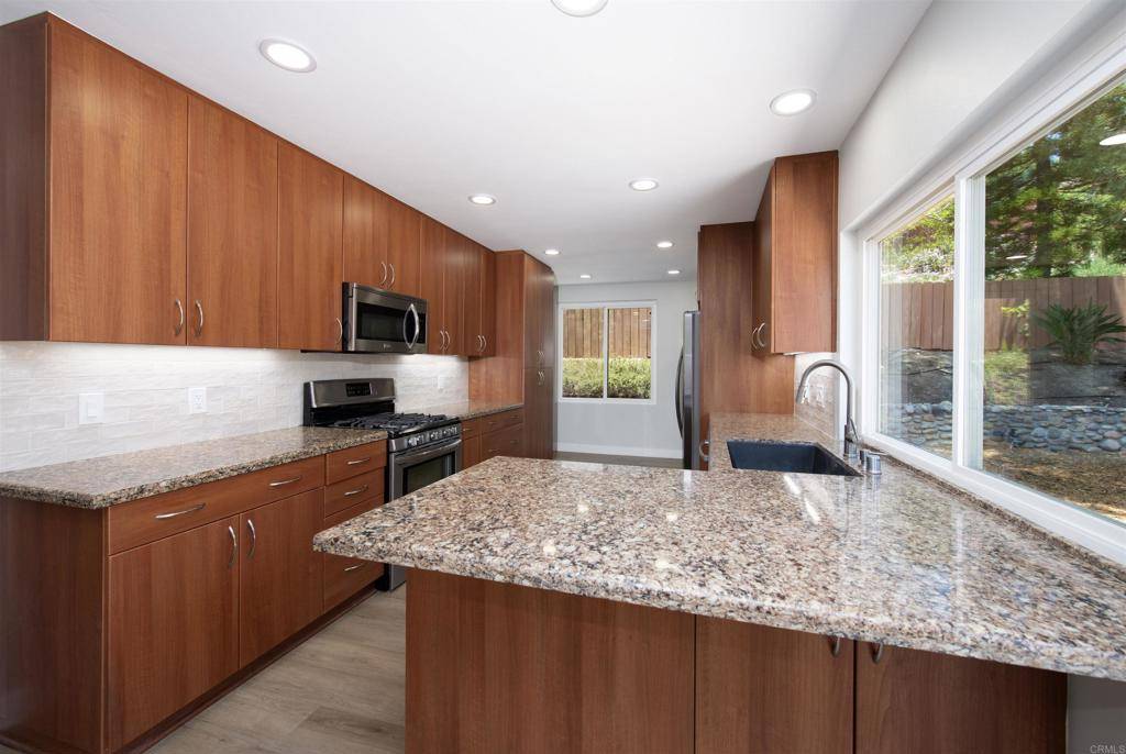 Poway, CA 92064,13050 Tuscarora DR
