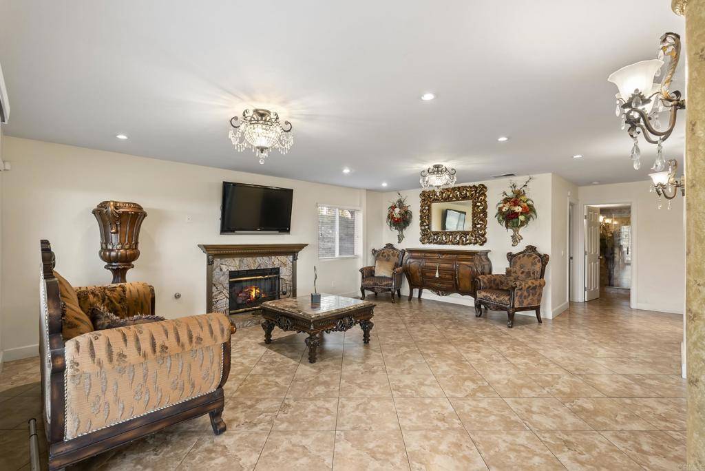 402 Avenida Abajo El Cajon, CA 92020