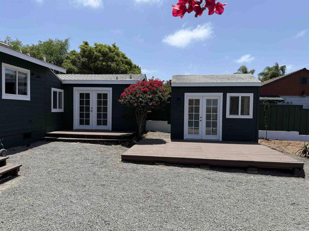 San Diego, CA 92105,4007 Manzanita DR