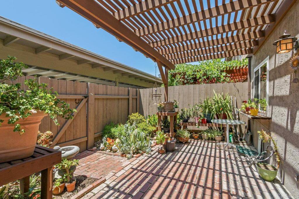 El Cajon, CA 92021,11923 Royal rd #E
