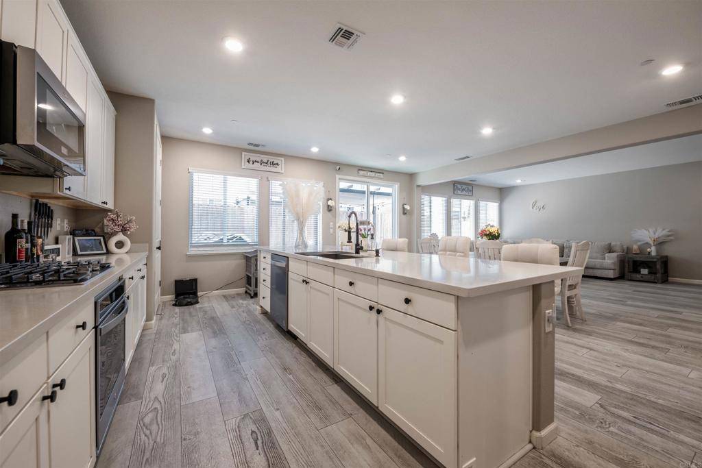 Rohnert Park, CA 94928,5132 Kevin Place