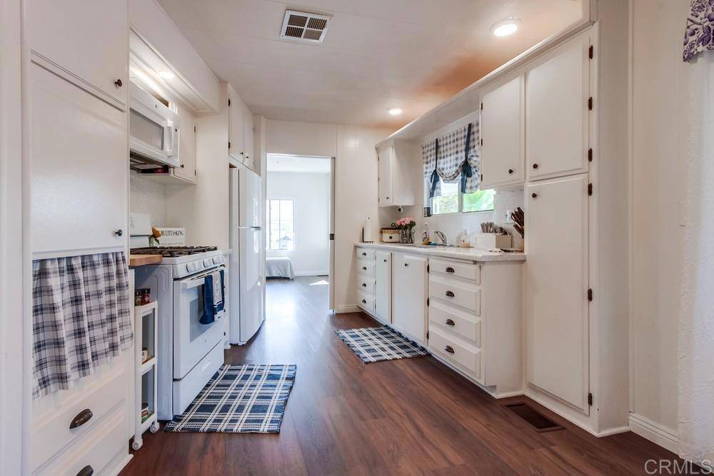 Fallbrook, CA 92028,1120 E Mission Road ##27