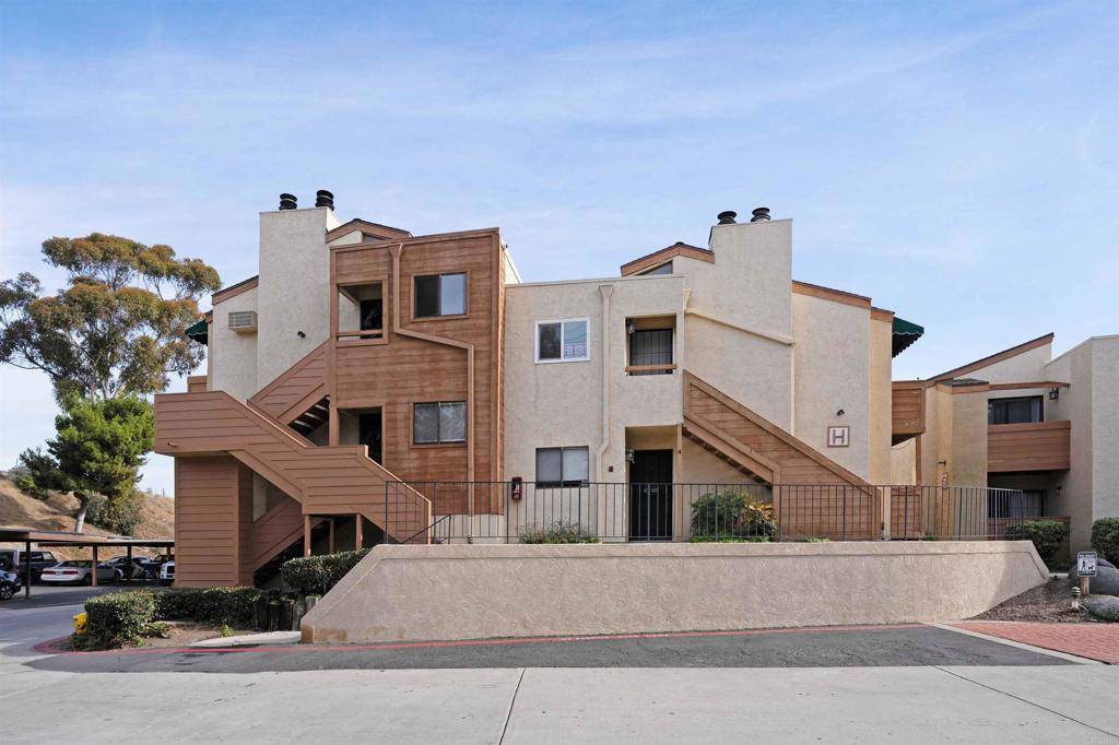 Bonita, CA 91902,2920 Briarwood RD #H12