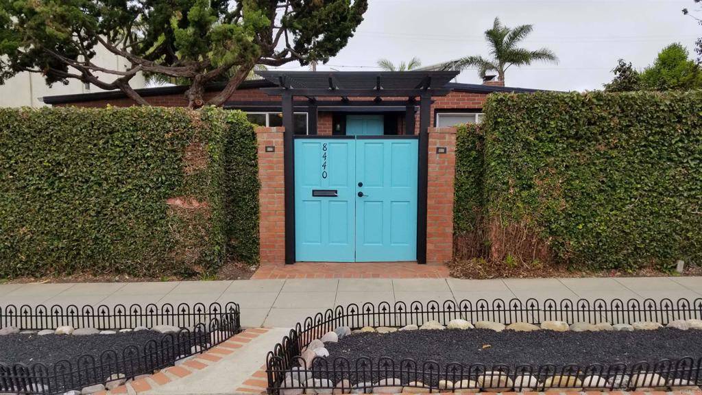 La Jolla, CA 92037,8440 La Jolla Shores DR