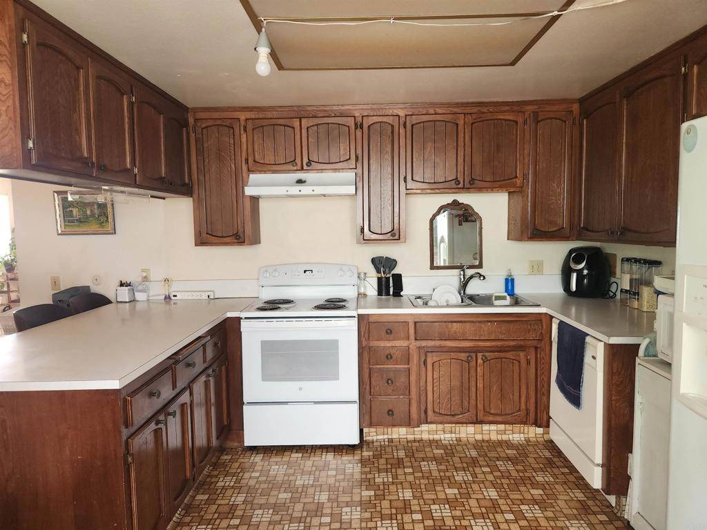 Vista, CA 92084,410 Hutchison ST