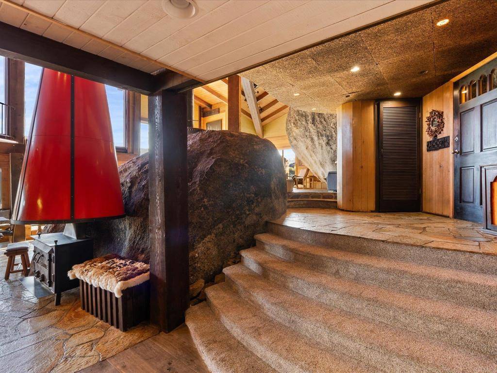 South Lake Tahoe, CA 96150,1082 Mountain Canary DR