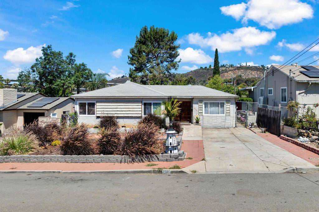 La Mesa, CA 91941,3580 Trophy DR