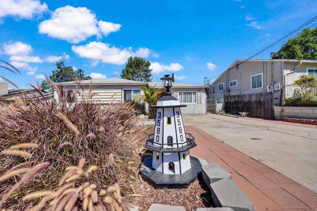 La Mesa, CA 91941,3580 Trophy DR