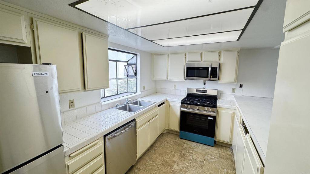 Chula Vista, CA 91910,376 Center ST #223