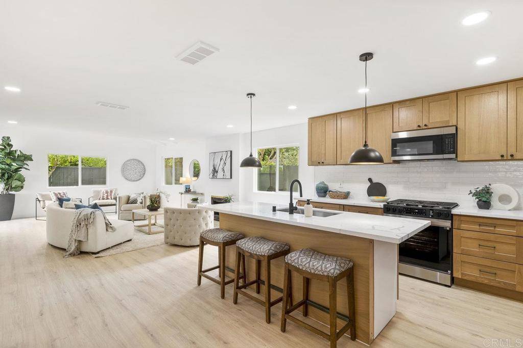 Oceanside, CA 92056,3914 Sherbourne Dr