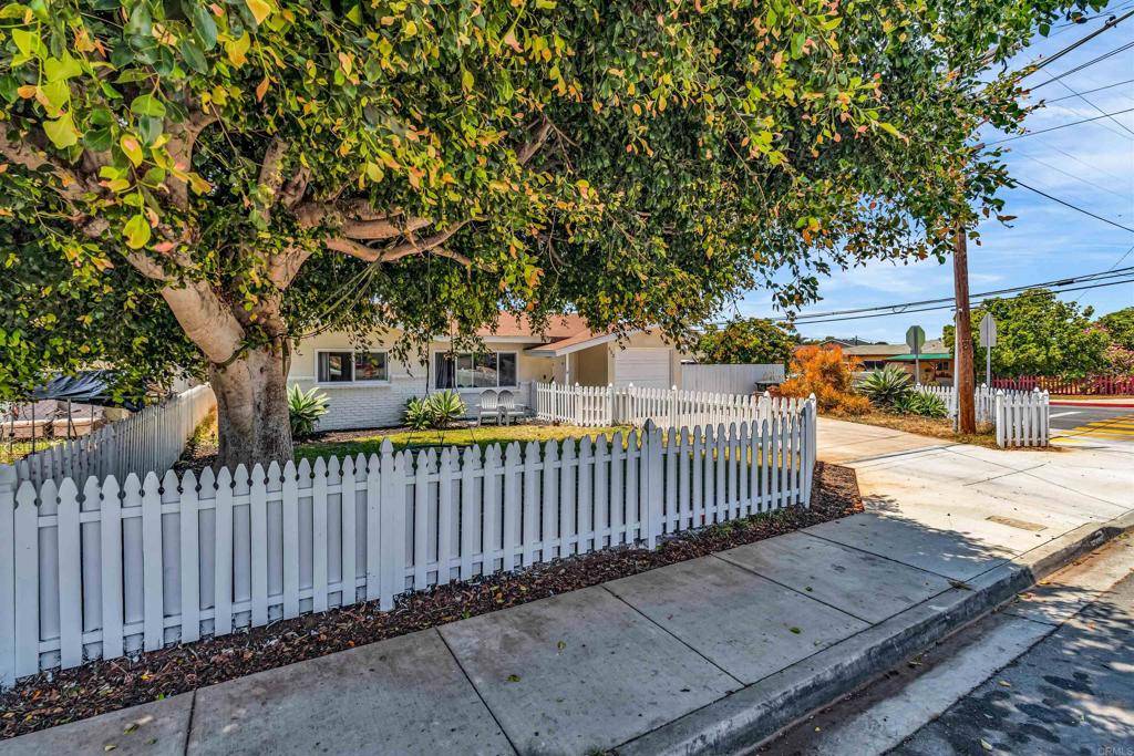 Imperial Beach, CA 91932,552 Emory Street