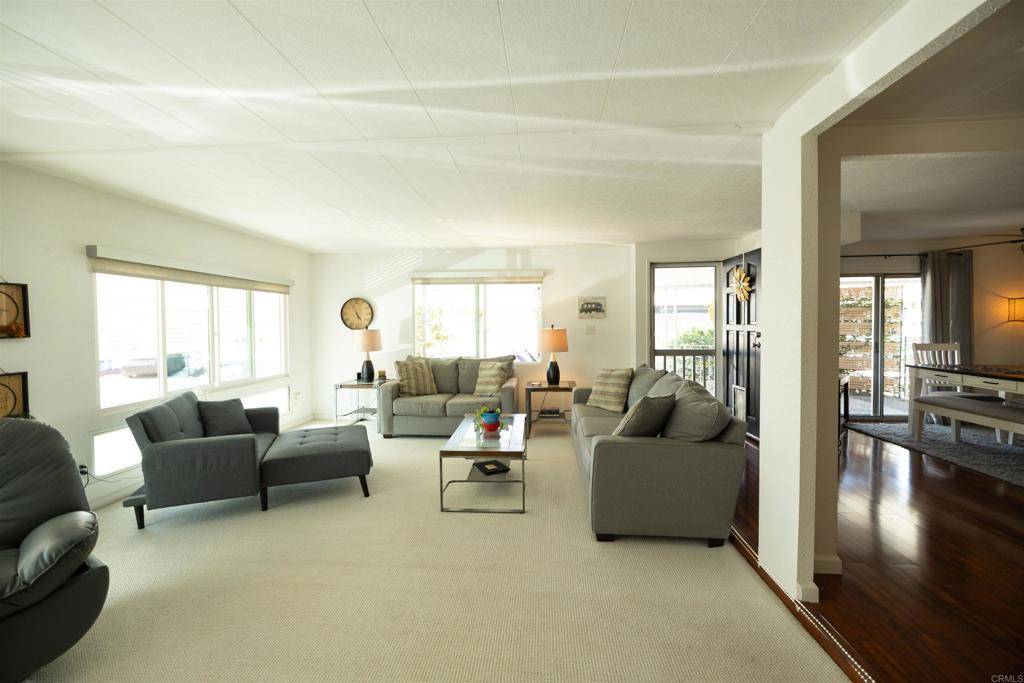 Santee, CA 92071,8301 Mission Gorge Rd #286