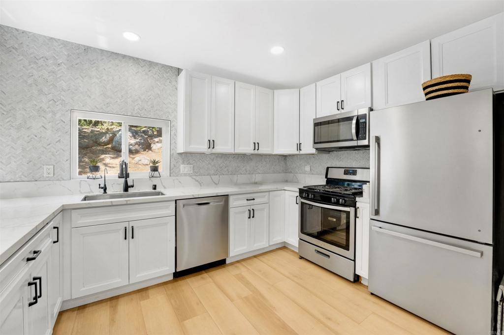 El Cajon, CA 92020,1162 Merritt DR