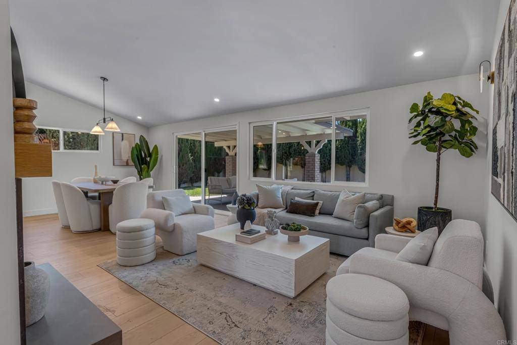 Woodland Hills, CA 91367,20850 Collins St