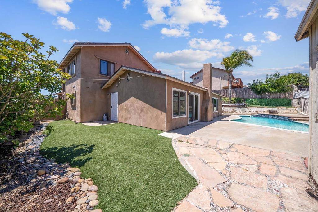 San Diego, CA 92139,7439 Carrie Ridge WAY