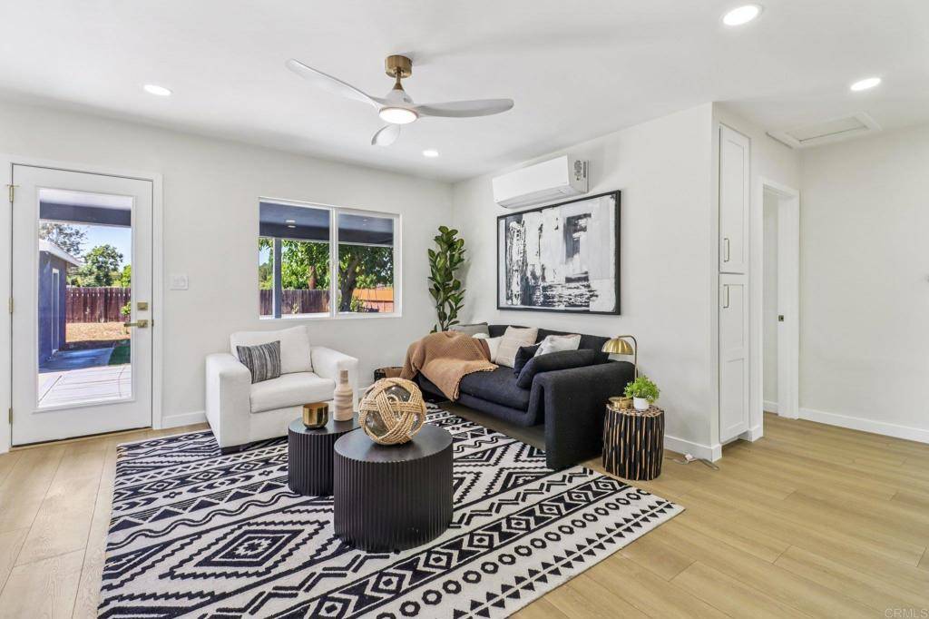 La Mesa, CA 91942,8450 Dallas ST