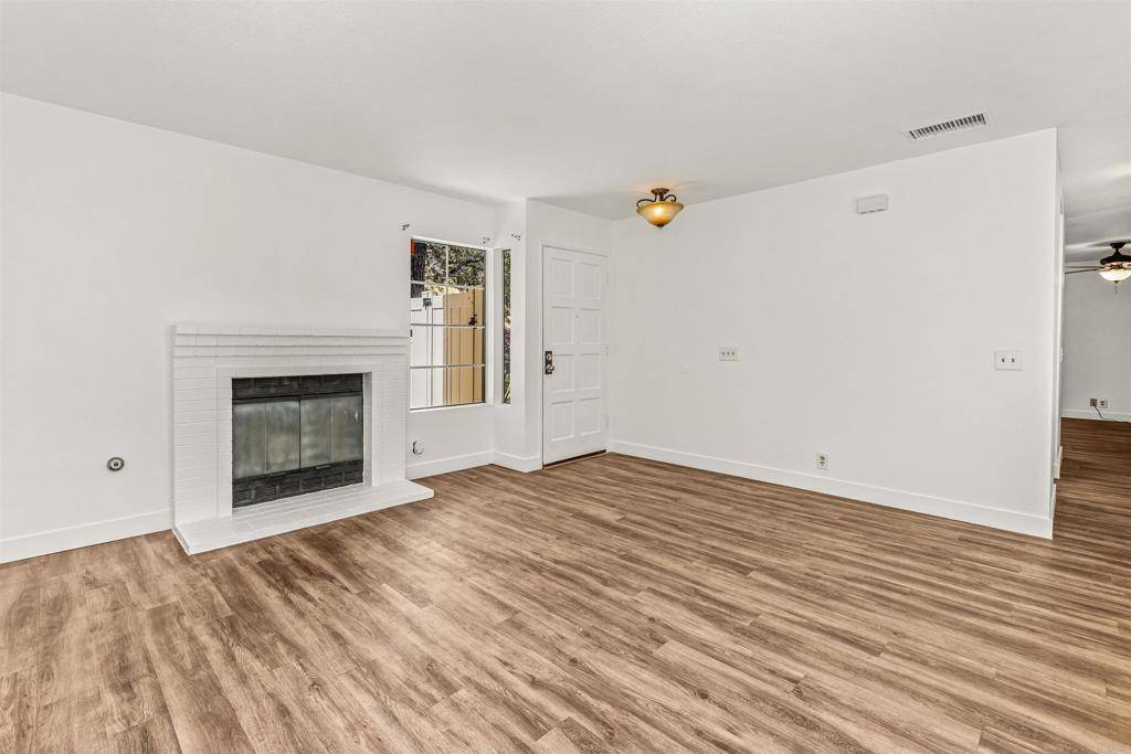 San Diego, CA 92139,2482 Manzana Way