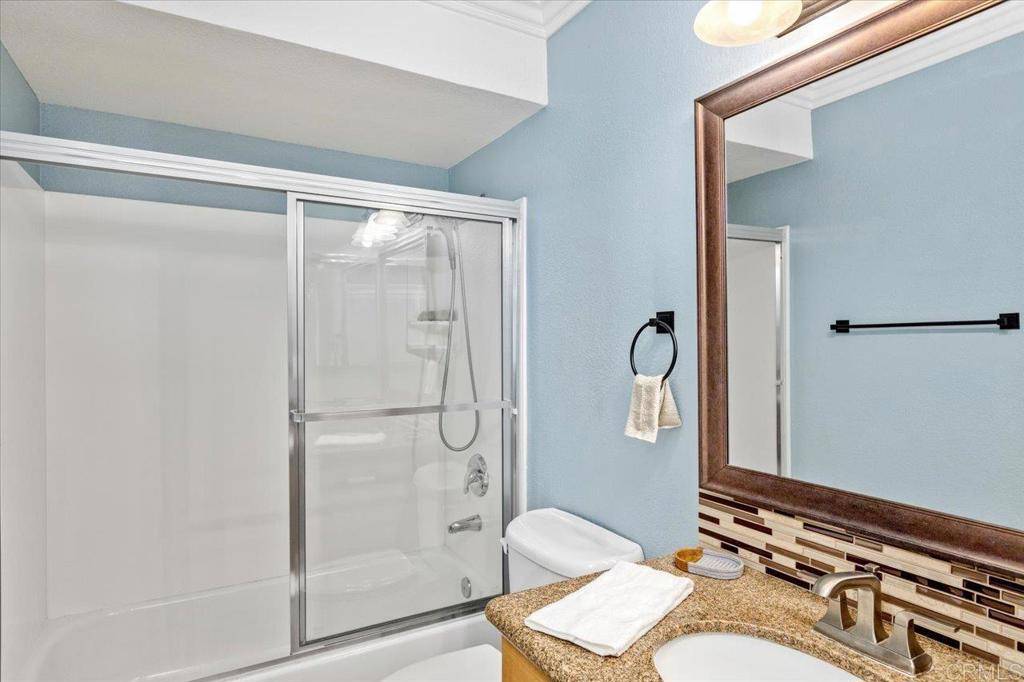 San Diego, CA 92117,6602 Beadnell WAY #10