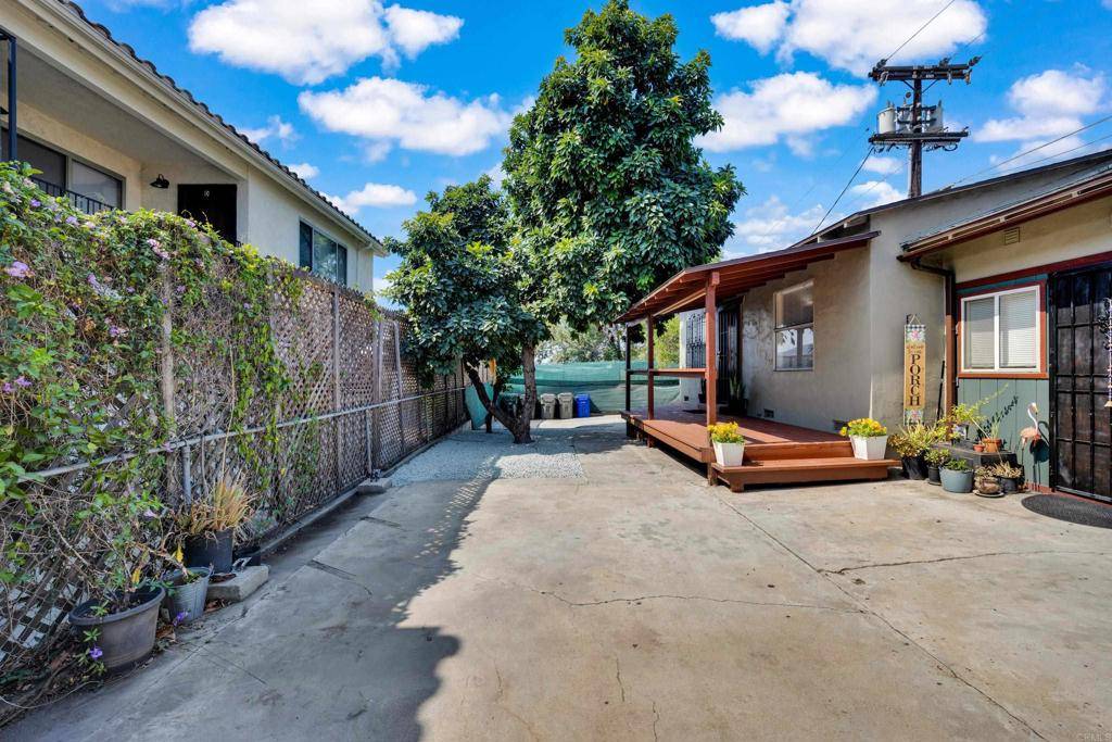 Spring Valley, CA 91977,9015 9017 Campo DR